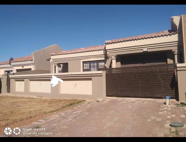 3 BEDROOM HOUSE FOR SALE IN PHUMULA